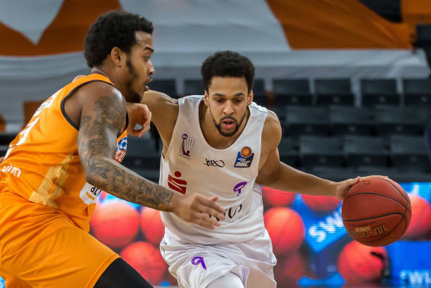 和裁判的安 和裁判的安