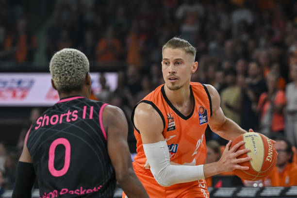 越来越频繁 越来越频繁